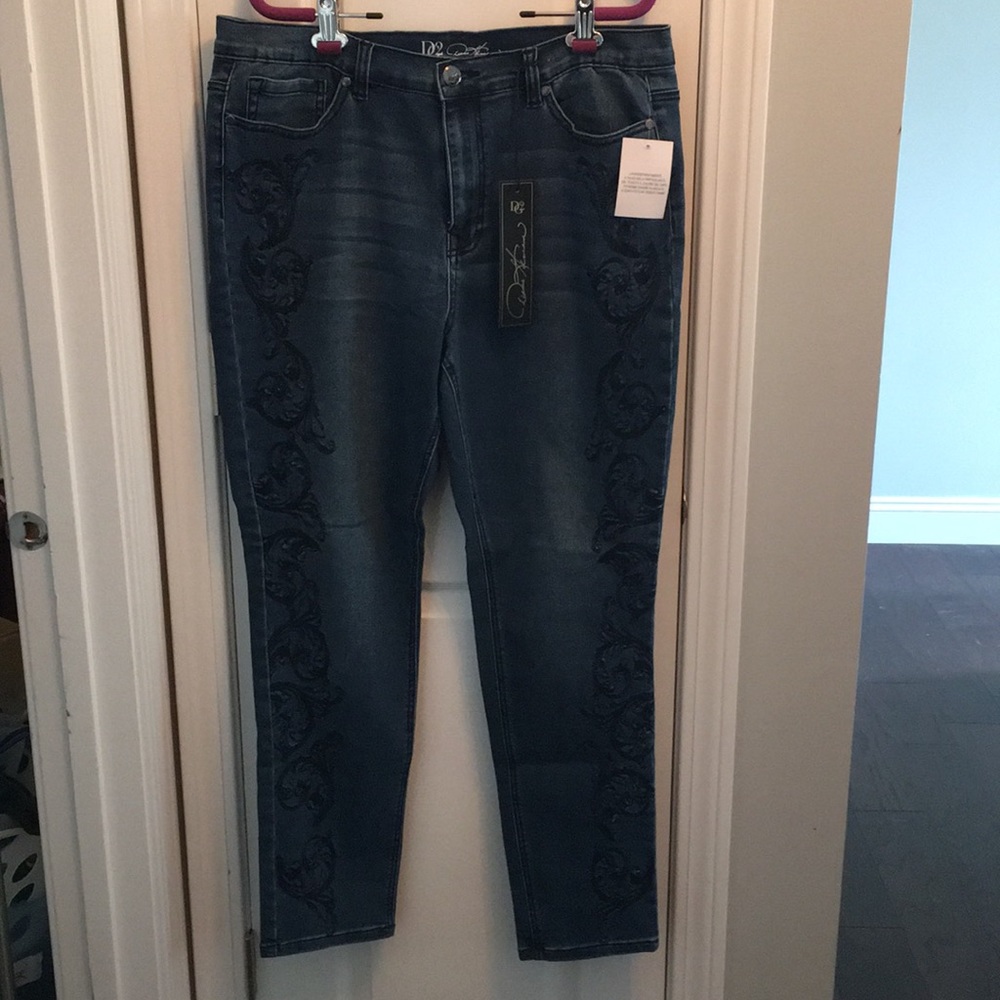 DG2 embroidered jeans